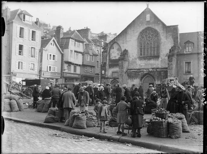Marché devant l'église