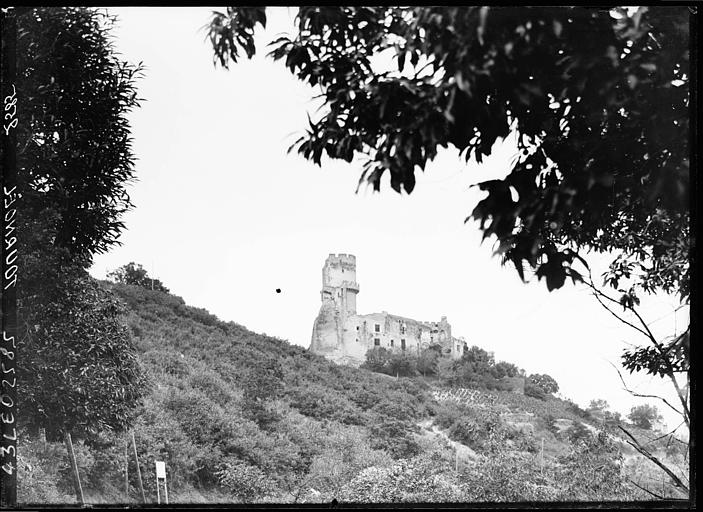 Ruine en haut de la colline