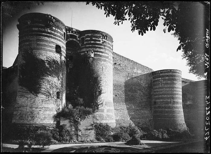 Trois tours des remparts