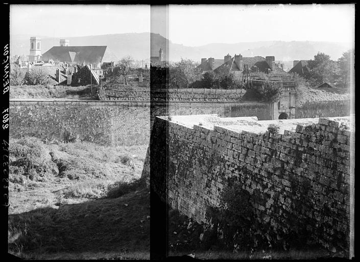 Vue sur la ville et remparts