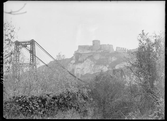 Les ruines dans la verdure