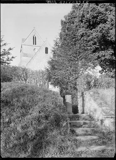 Jardin et escalier en pierre