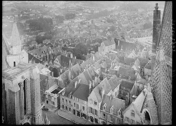 Vue générale des toits de la ville, prise de la cathédrale