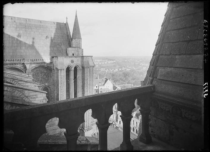 Galerie royale, transept et la ville