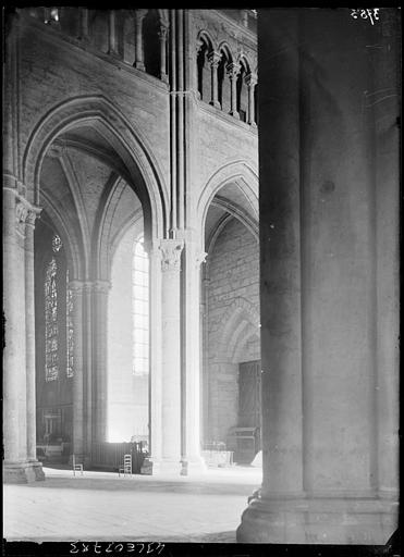 Deux arcades au transept