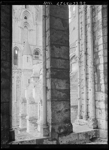 Pilier de butée au transept