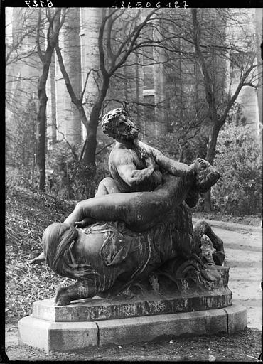 Saint-Ouen : bronze du jardin