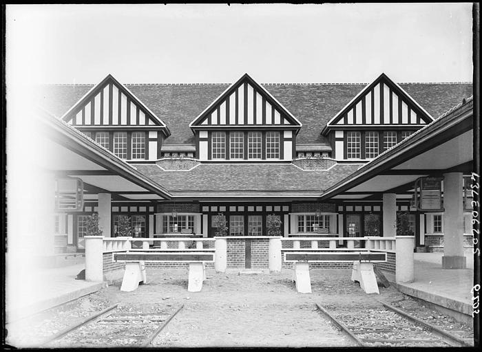 Intérieur gare de jour