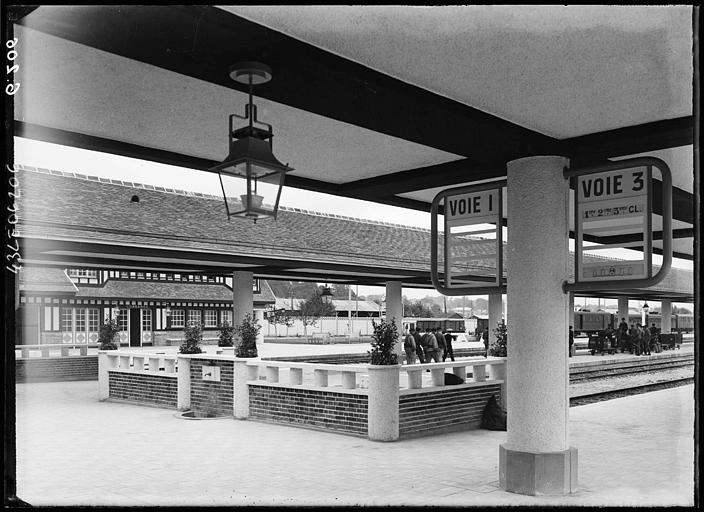 Intérieur gare de jour