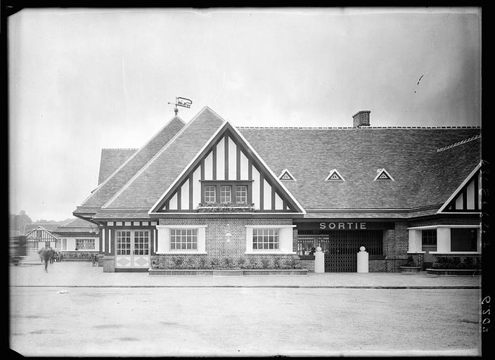 Gare côté sortie de jour