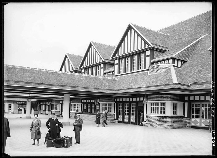 Intérieur gare de jour