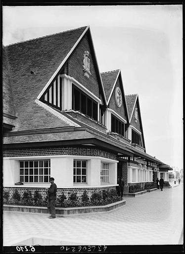 Extérieur gare de jour