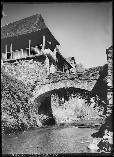 Vieux pont sur la Coussanne