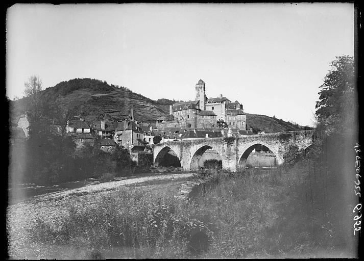 Le Château en arrière