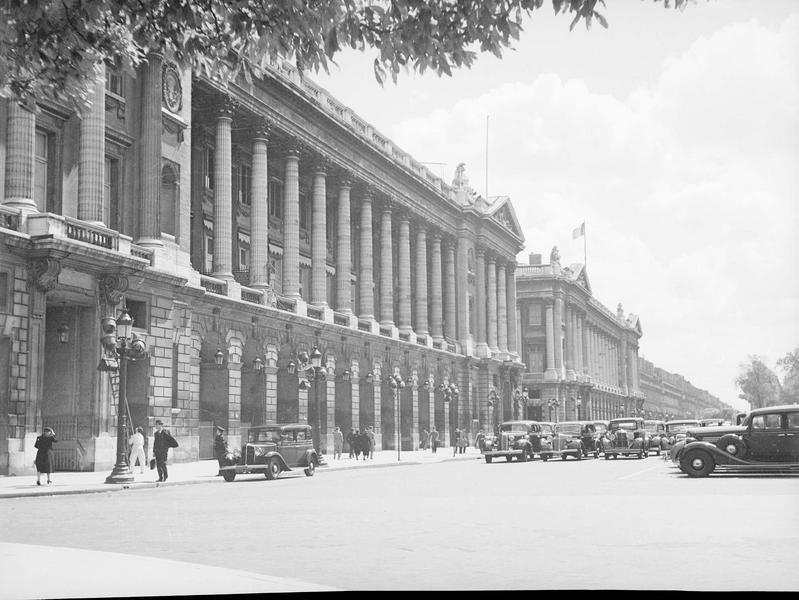 [Circulation automobile place de la Concorde]