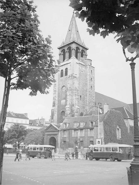 Paris  Saint-Germain-des-Prés [Place Saint-Germain-des-Prés, autobus à plate-forme]