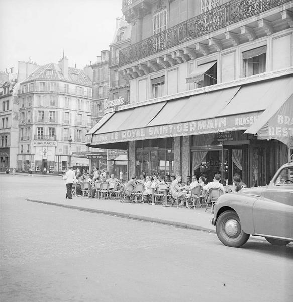 [La terrasse de la brasserie Le Royal Saint-Germain, aujourd'hui Brasserie Lipp]