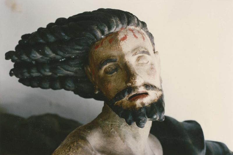 groupe sculpté : Vierge de Pitié, détail de la tête du Christ