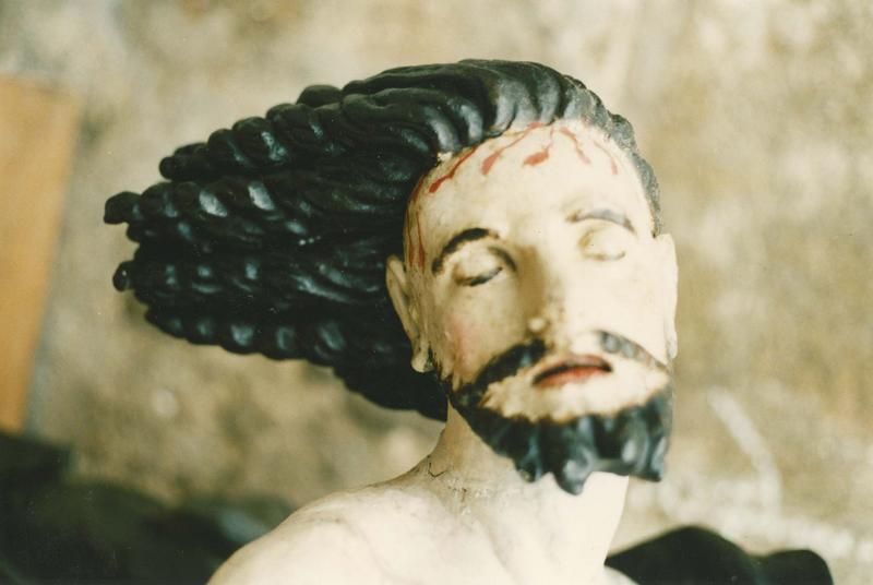 groupe sculpté : Vierge de Pitié, détail de la tête du Christ