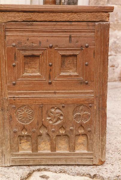 détail d'un lutrin à armoire