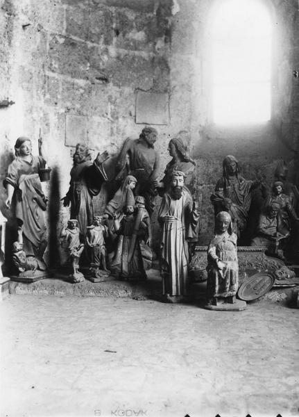 statuettes et statues entreposées, plat dit des trente deniers de la trahison du Christ - © Ministère de la Culture (France), Médiathèque du patrimoine et de la photographie (objets mobiliers), tous droits réservés