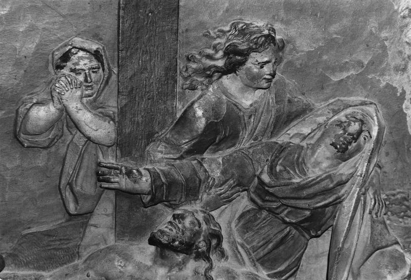 antependium : la Déposition de croix, détail au centre de la Vierge et saint Jean - © Ministère de la Culture (France), Médiathèque du patrimoine et de la photographie (objets mobiliers), tous droits réservés