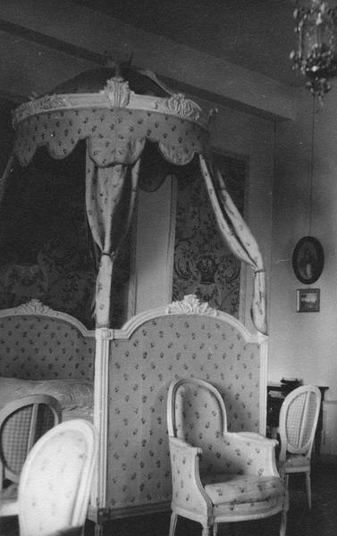 lit à la polonaise et quatre fauteuils - © Ministère de la Culture (France), Médiathèque du patrimoine et de la photographie (objets mobiliers), tous droits réservés