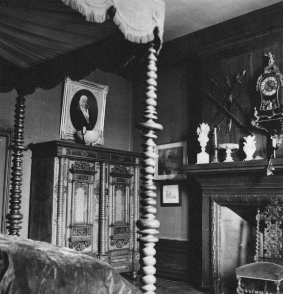 lit à colonnes - © Ministère de la Culture (France), Médiathèque du patrimoine et de la photographie (objets mobiliers), tous droits réservés