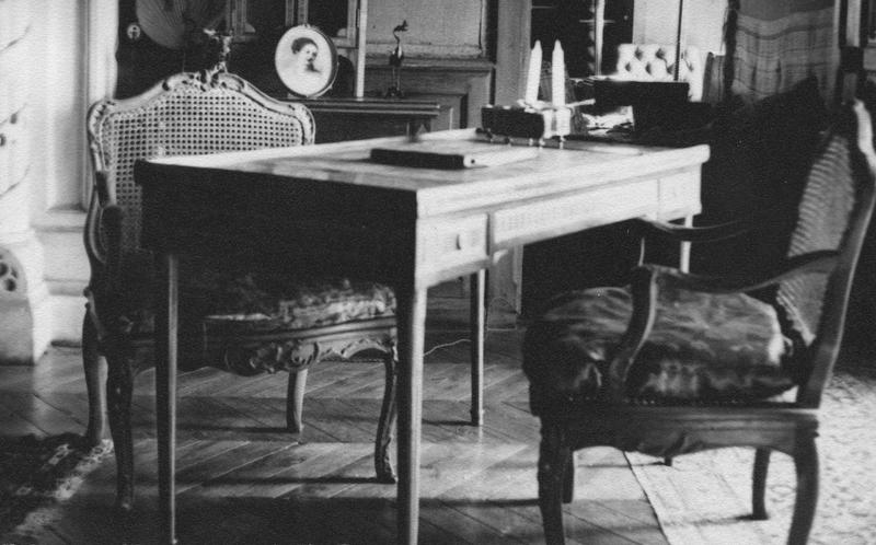 table de tric-trac et fauteuil Régence - © Ministère de la Culture (France), Médiathèque du patrimoine et de la photographie (objets mobiliers), tous droits réservés