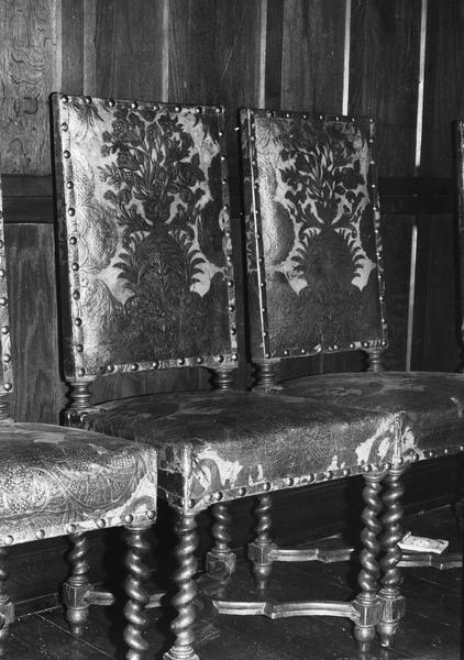deux chaises - © Ministère de la Culture (France), Médiathèque du patrimoine et de la photographie (objets mobiliers), tous droits réservés