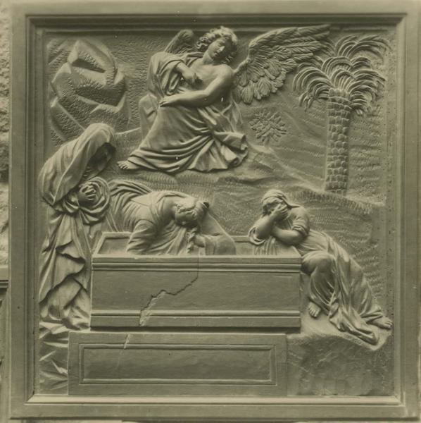 bas-relief : les Saintes femmes au tombeau