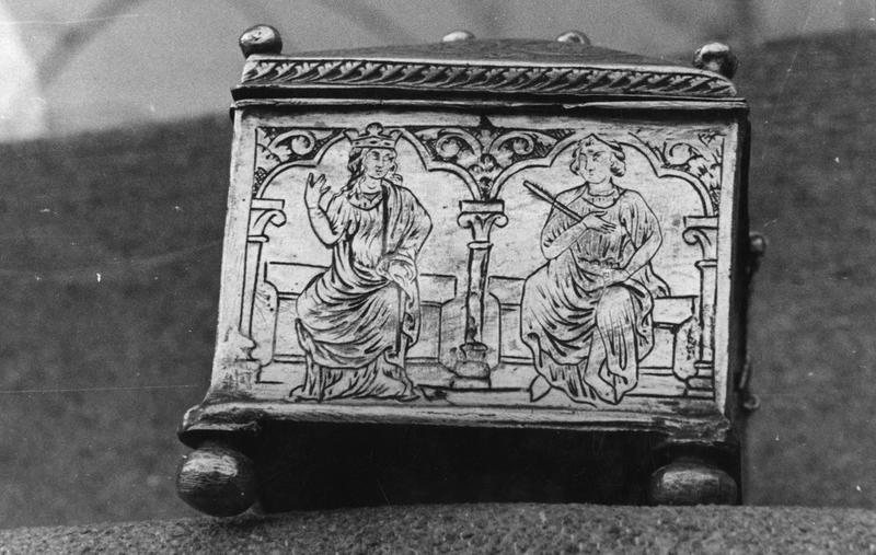 coffret, vue de face (trésor d'art religieux) - © Ministère de la Culture (France), Médiathèque du patrimoine et de la photographie (objets mobiliers), tous droits réservés
