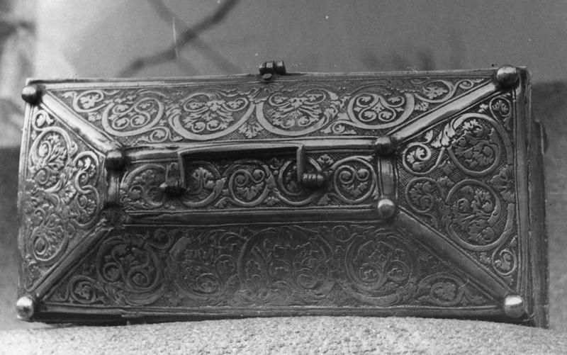 coffret, vue sur le couvercle (trésor d'art religieux) - © Ministère de la Culture (France), Médiathèque du patrimoine et de la photographie (objets mobiliers), tous droits réservés