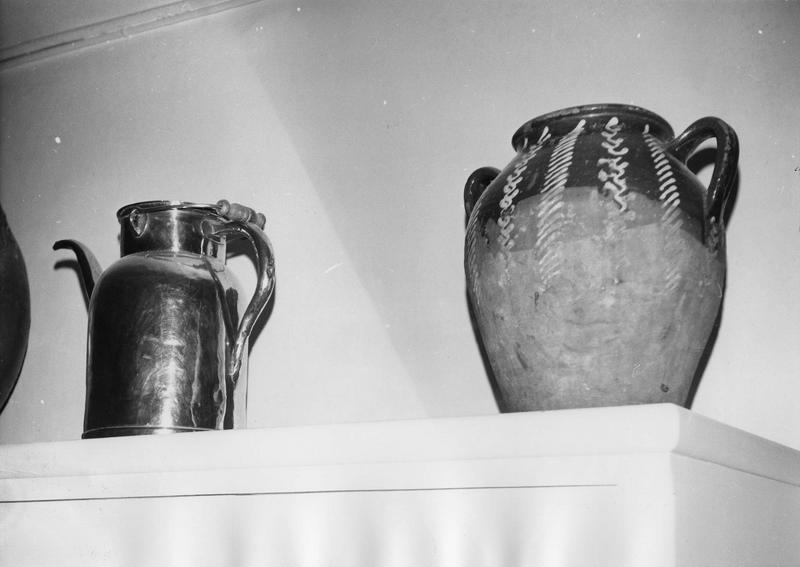 deux pots à pharmacie - © Ministère de la Culture (France), Médiathèque du patrimoine et de la photographie (objets mobiliers), tous droits réservés