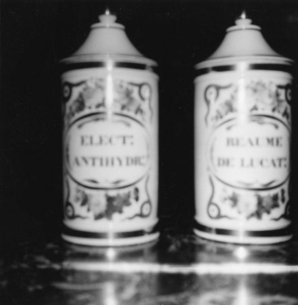 deux pots à pharmacie - © Ministère de la Culture (France), Médiathèque du patrimoine et de la photographie (objets mobiliers), tous droits réservés