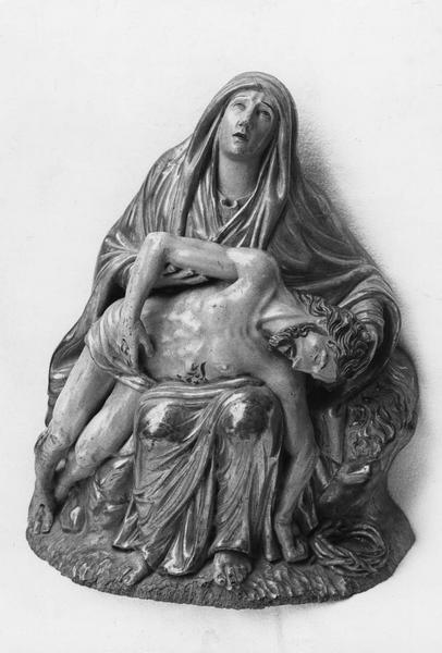 groupe sculpté : Vierge de Pitié - © Ministère de la Culture (France), Médiathèque du patrimoine et de la photographie (objets mobiliers), tous droits réservés