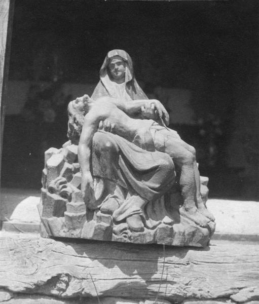 groupe sculpté : Vierge de Pitié - © Ministère de la Culture (France), Médiathèque du patrimoine et de la photographie (objets mobiliers), tous droits réservés