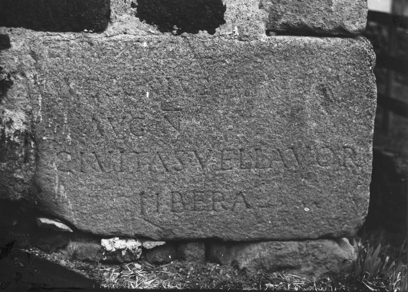 bas-relief : inscription dédiée à l'Impératrice Etrucilla - © Ministère de la Culture (France), Médiathèque du patrimoine et de la photographie (objets mobiliers), tous droits réservés