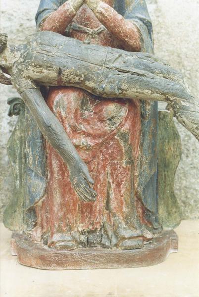 statue : Vierge de Pitié, détail du corps de Christ