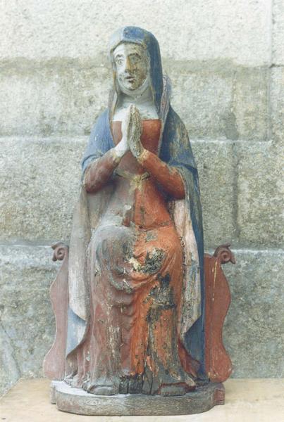 statue : Vierge de Pitié (la statue du Christ est déposée)