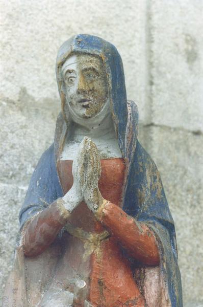 statue : Vierge de Pitié (la statue du Christ est déposée)