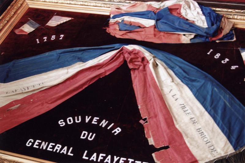 insigne : écharpe tricolore du général Lafayette (1757-1834), vue partielle
