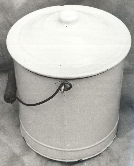 pot de chambre (seau hygiénique) - © Ministère de la Culture (France), Médiathèque du patrimoine et de la photographie, diffusion RMN-GP