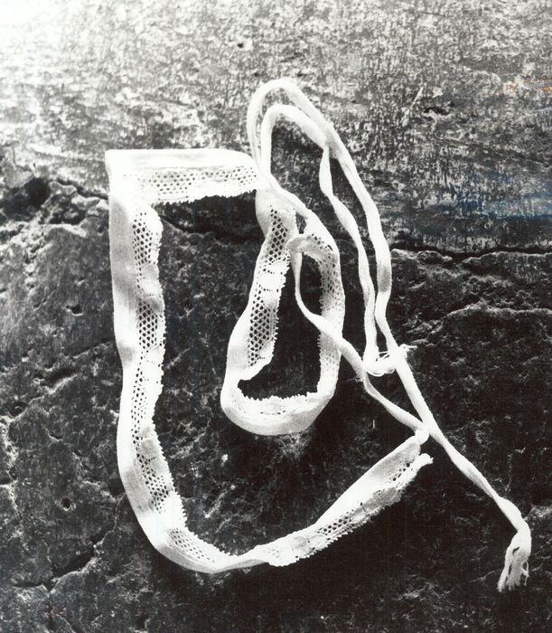 bande de dentelle avec attaches de coiffes - © Ministère de la Culture (France), Médiathèque du patrimoine et de la photographie, diffusion RMN-GP