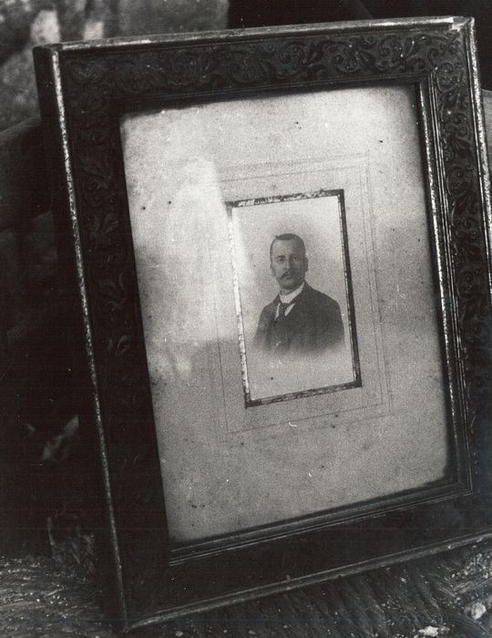 photographie et son cadre : Portrait d'homme - © Ministère de la Culture (France), Médiathèque du patrimoine et de la photographie, diffusion RMN-GP