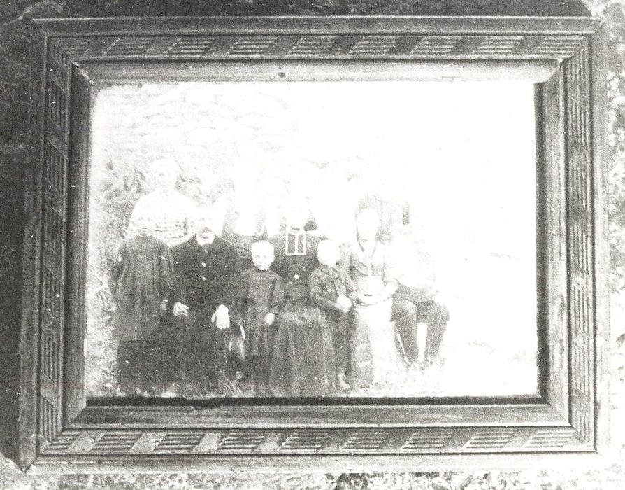 photographie et son cadre : Photographie de la famille Perrel (?) - © Ministère de la Culture (France), Médiathèque du patrimoine et de la photographie, diffusion RMN-GP