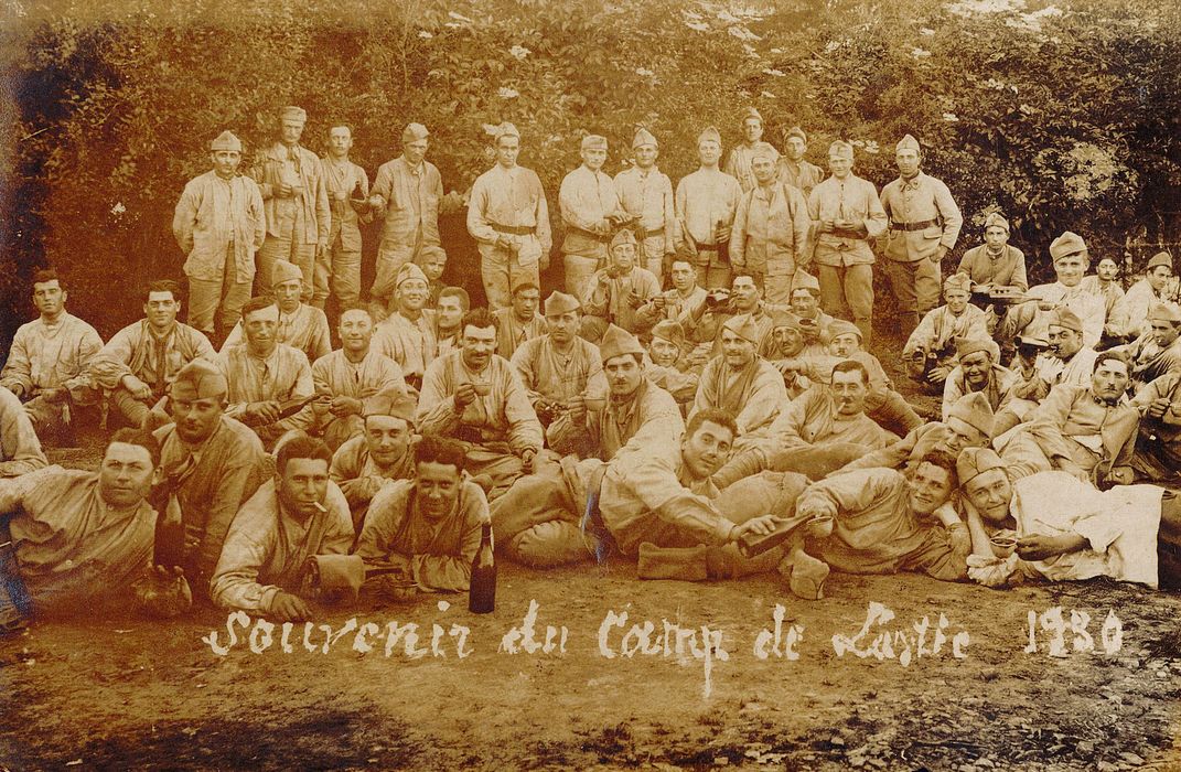 photographie : Militaires au camps de Lastic en 1930 - © Ministère de la Culture (France), Médiathèque du patrimoine et de la photographie, diffusion RMN-GP