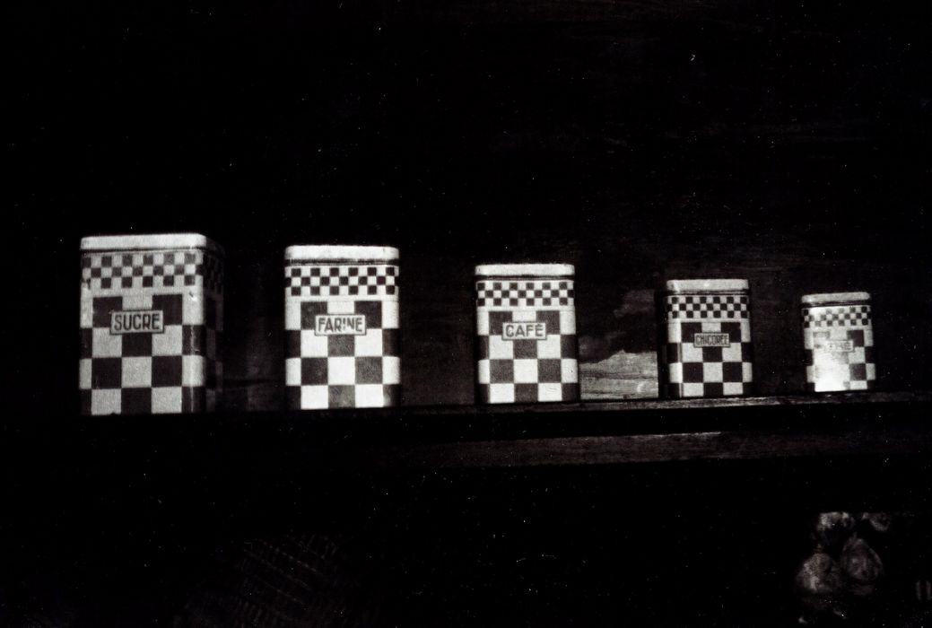 ensemble composé d'une boîte à thé, d'une boîte à café, d'une boîte à chicorée, d'une boîte à farine et d'une boîte à sucre - © Ministère de la Culture (France), Médiathèque du patrimoine et de la photographie, diffusion RMN-GP