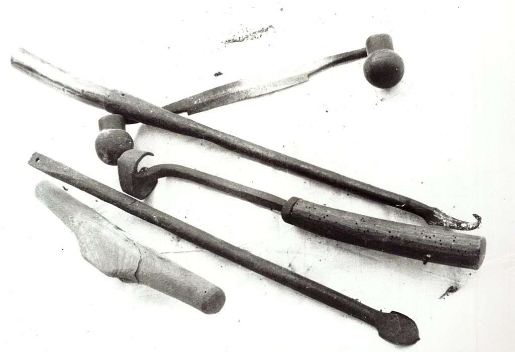 divers outils dont arase, plane, tarière - © Ministère de la Culture (France), Médiathèque du patrimoine et de la photographie, diffusion RMN-GP