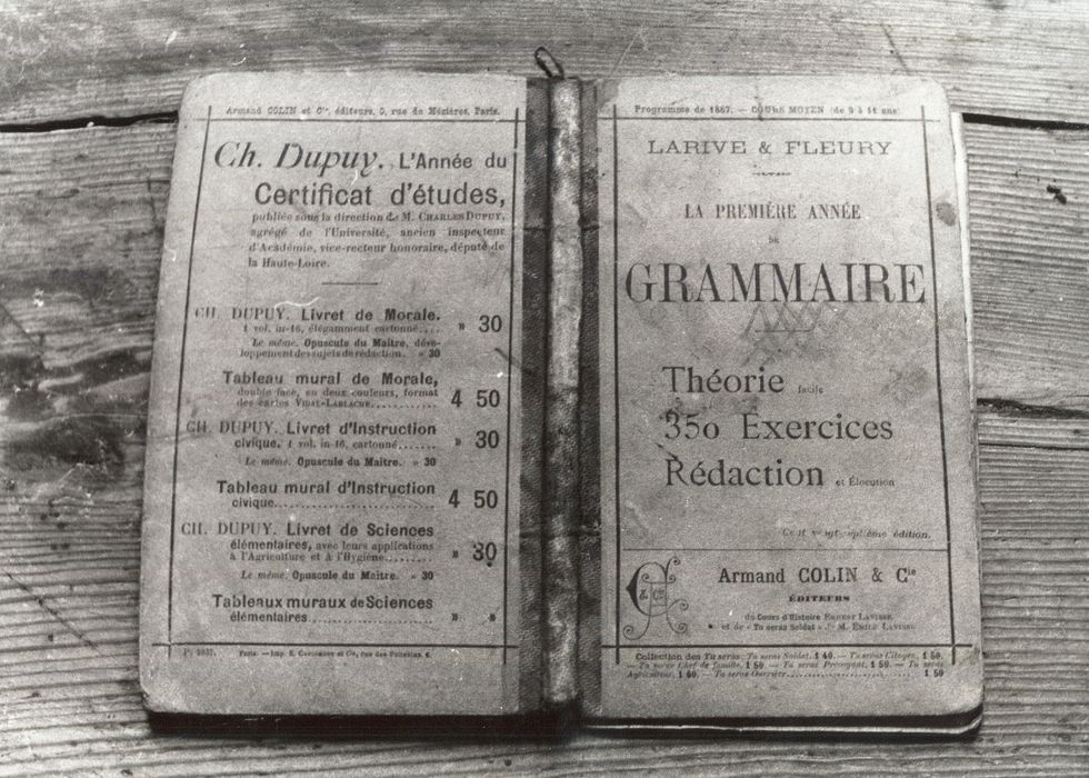 livre : Première année de grammaire - © Ministère de la Culture (France), Médiathèque du patrimoine et de la photographie, diffusion RMN-GP